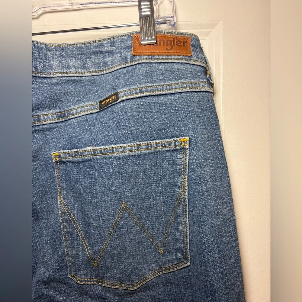Wrangler | Women’s High-Rise Vintage Taper Jeans - Picture 6 of 6